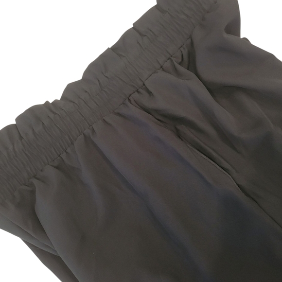 2 Pieces Womans Polester Black Pull On Pants & Matching B&W Blouse Striking Set - Picture 4 of 10